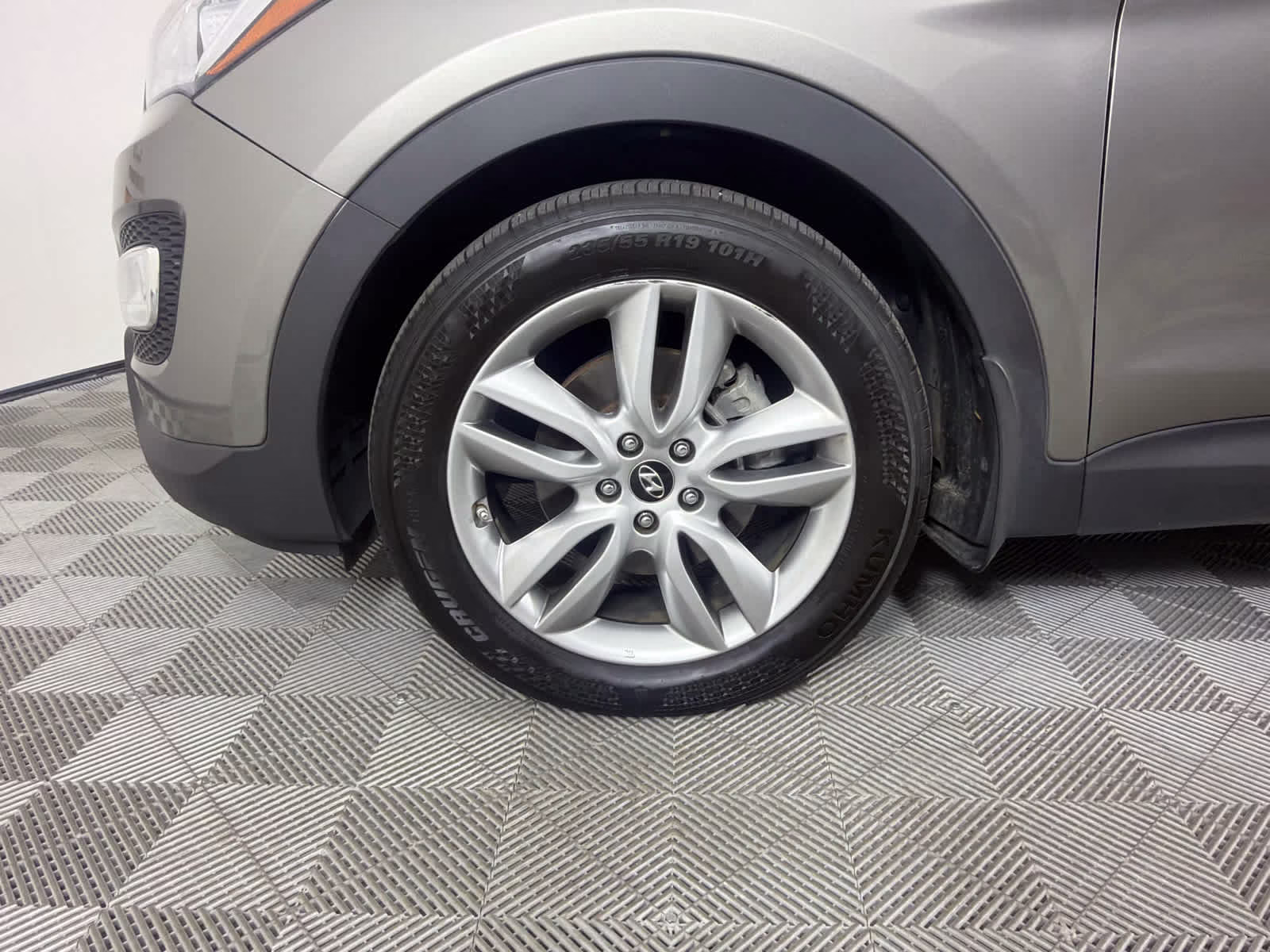 2015 Mineral Gray Hyundai Santa Fe Sport FWD SUV
