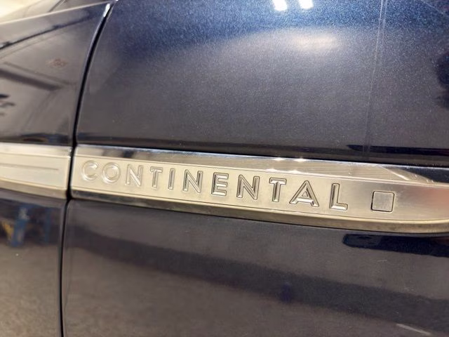 2017 Midnight Sapphire Blue Metallic Lincoln Continental Reserve AWD Sedan