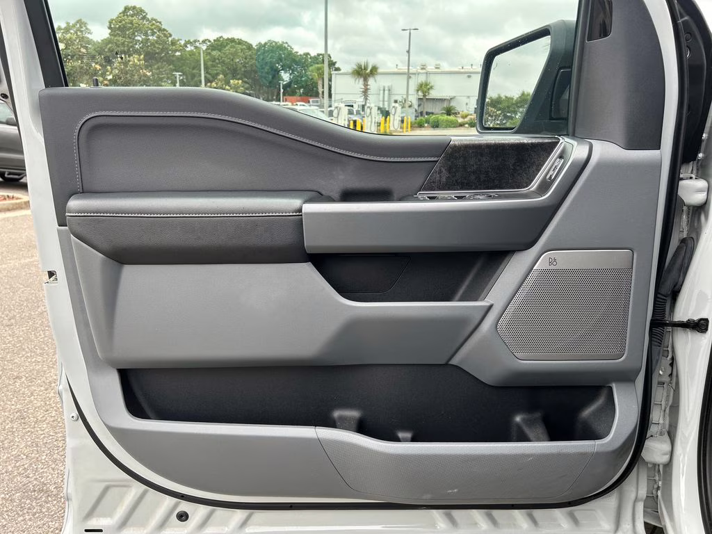 2024 Avalanche Ford F-150 Lightning Flash AWD Truck