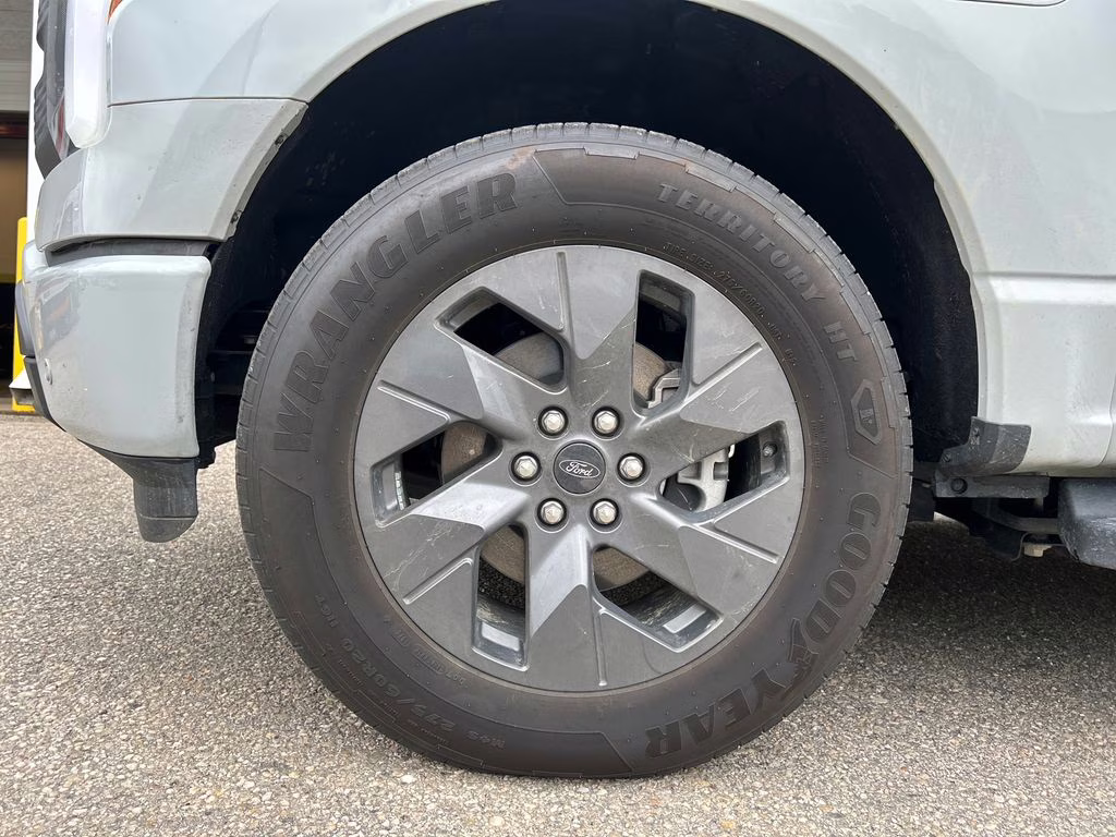 2024 Avalanche Ford F-150 Lightning Flash AWD Truck