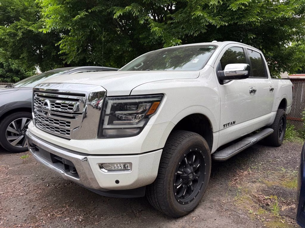 2021 Nissan Titan SL 4X4 Crew Cab's photo