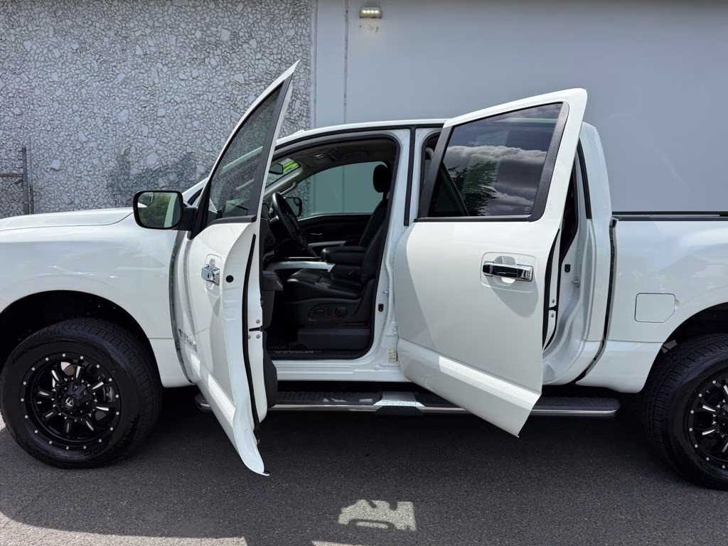 2021 Pearl White Metallic Nissan Titan SL 4X4 Truck