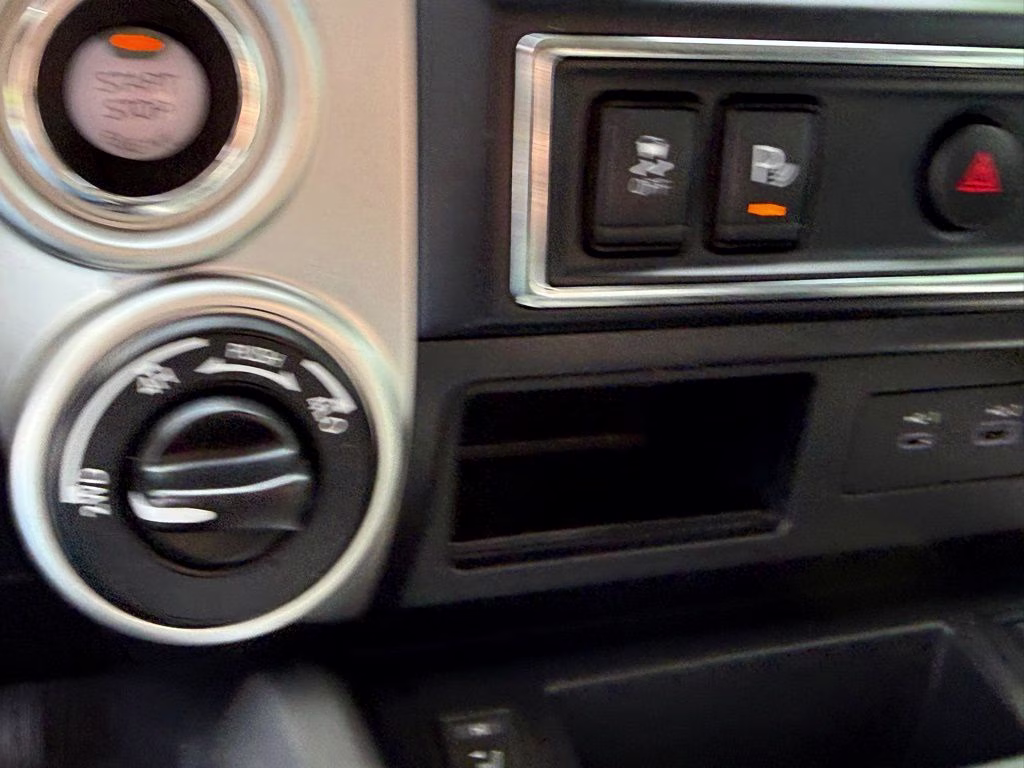 2021 Pearl White Metallic Nissan Titan SL 4X4 Truck