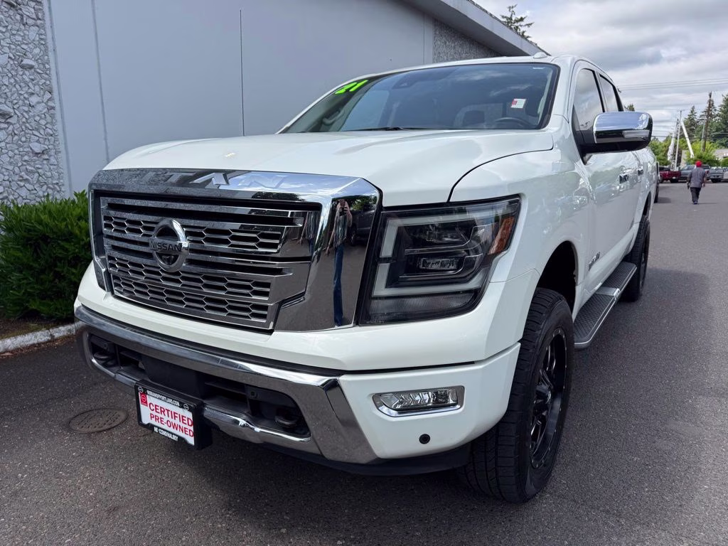 2021 Pearl White Metallic Nissan Titan SL 4X4 Truck