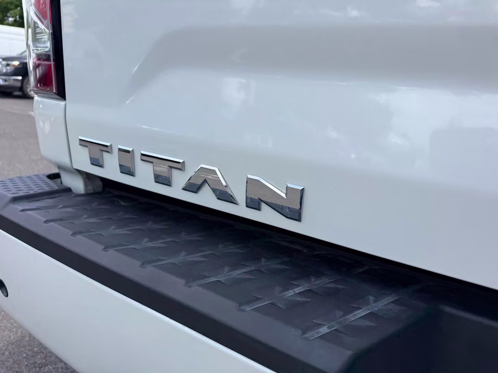 2021 Pearl White Metallic Nissan Titan SL 4X4 Truck