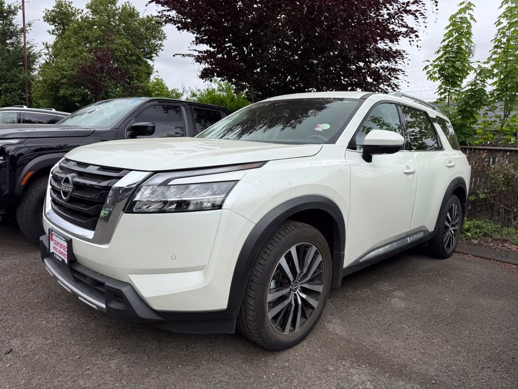 2023 Nissan Pathfinder Platinum 4WD's photo
