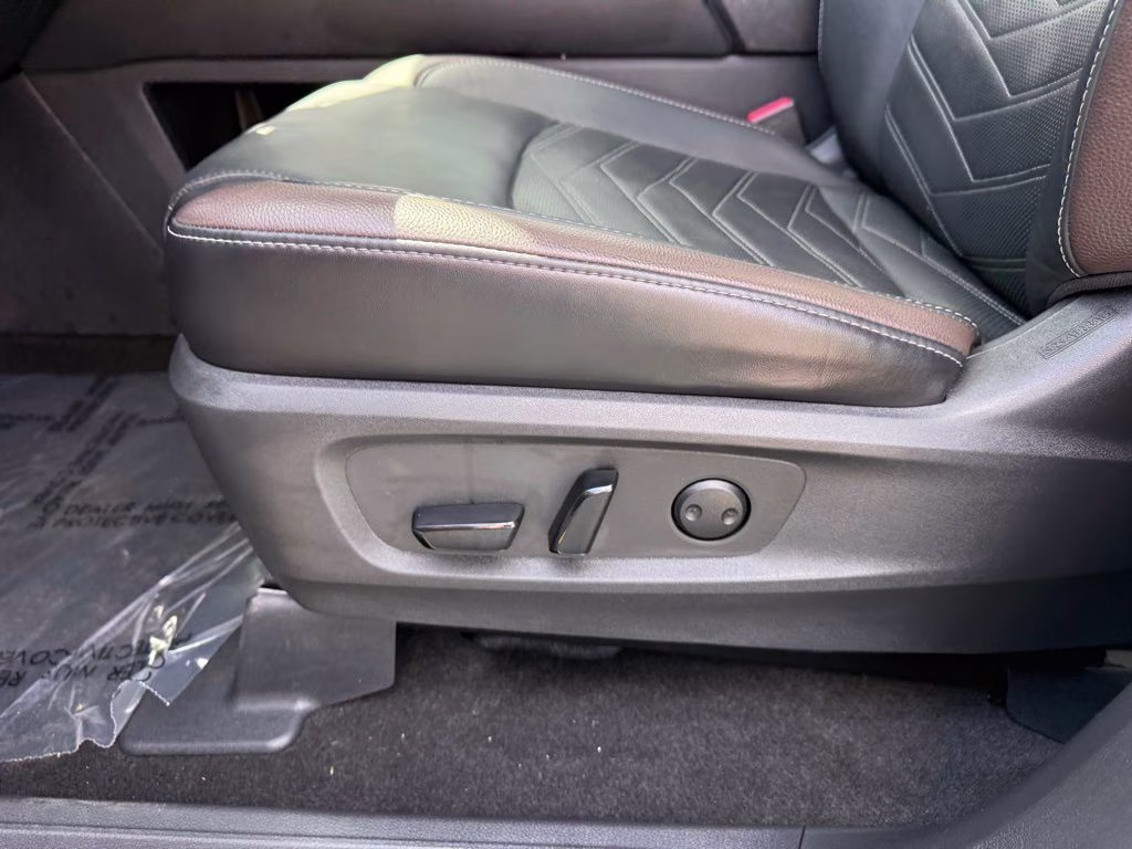 2023 Pearl White Tricoat Nissan Pathfinder Platinum 4X4 SUV