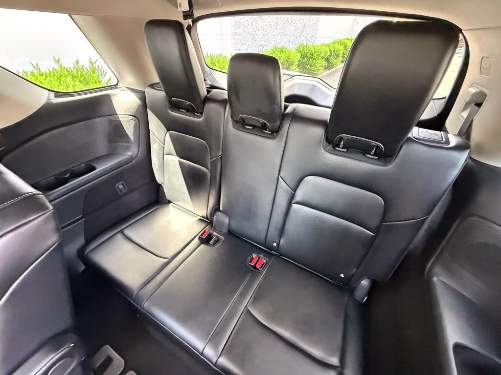 2023 Pearl White Tricoat Nissan Pathfinder Platinum 4X4 SUV