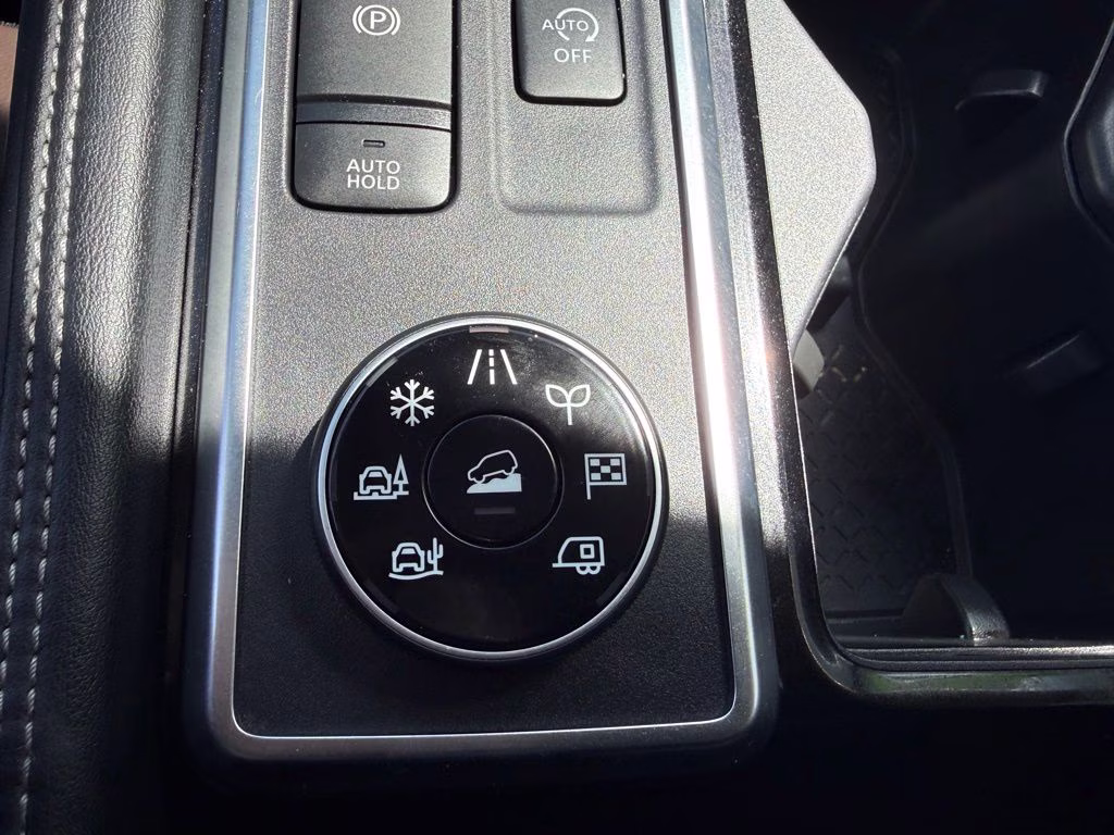 2023 Pearl White Tricoat Nissan Pathfinder Platinum 4X4 SUV