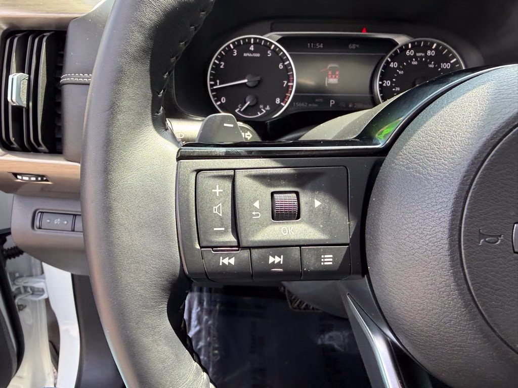 2023 Pearl White Tricoat Nissan Pathfinder Platinum 4X4 SUV