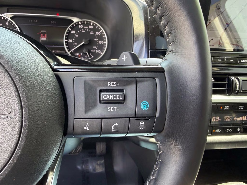 2023 Pearl White Tricoat Nissan Pathfinder Platinum 4X4 SUV
