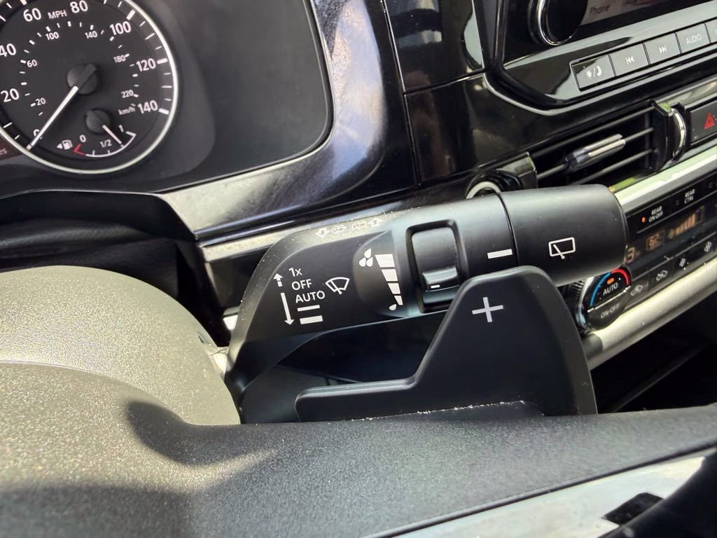 2023 Pearl White Tricoat Nissan Pathfinder Platinum 4X4 SUV