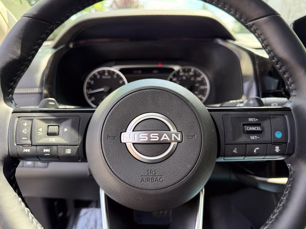 2023 Pearl White Tricoat Nissan Pathfinder Platinum 4X4 SUV