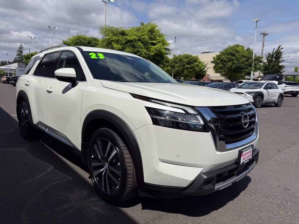 2023 Pearl White Tricoat Nissan Pathfinder Platinum 4X4 SUV