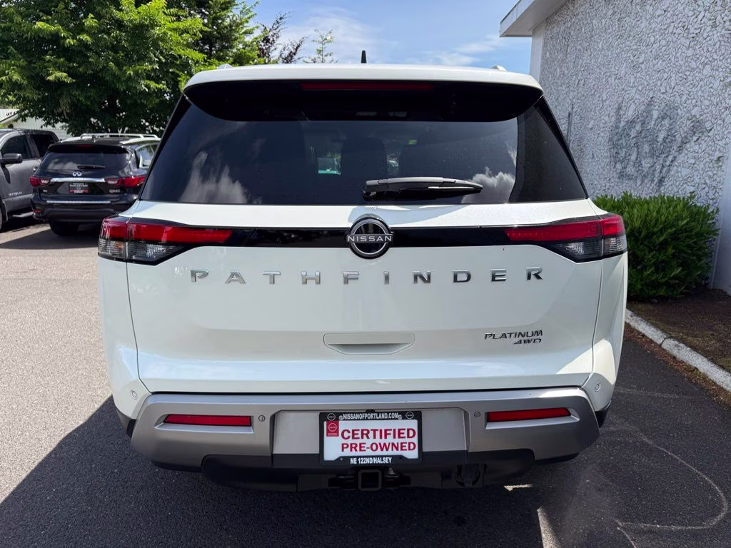 2023 Pearl White Tricoat Nissan Pathfinder Platinum 4X4 SUV