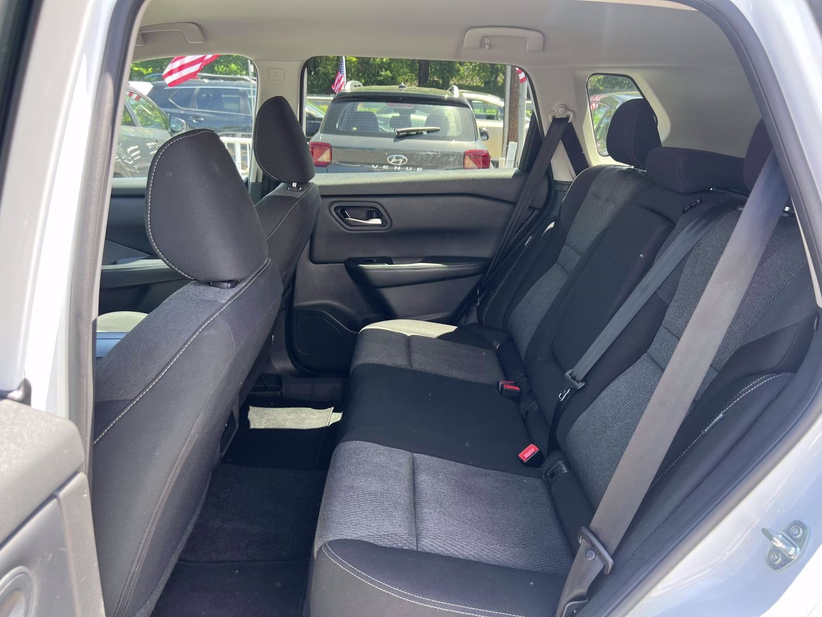2024 White/off-white Nissan Rogue SV AWD SUV