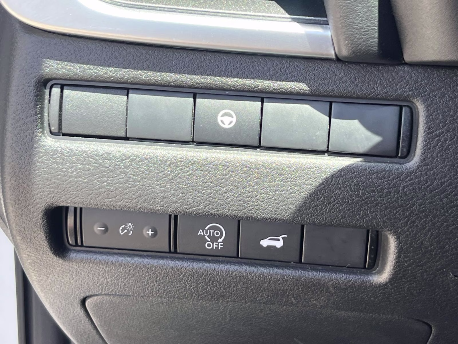 2024 White/off-white Nissan Rogue SV AWD SUV