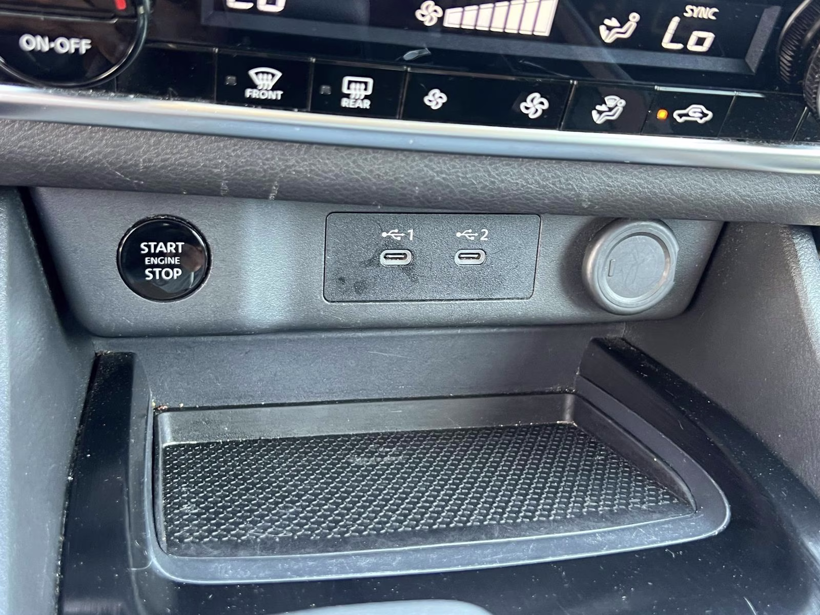 2024 White/off-white Nissan Rogue SV AWD SUV