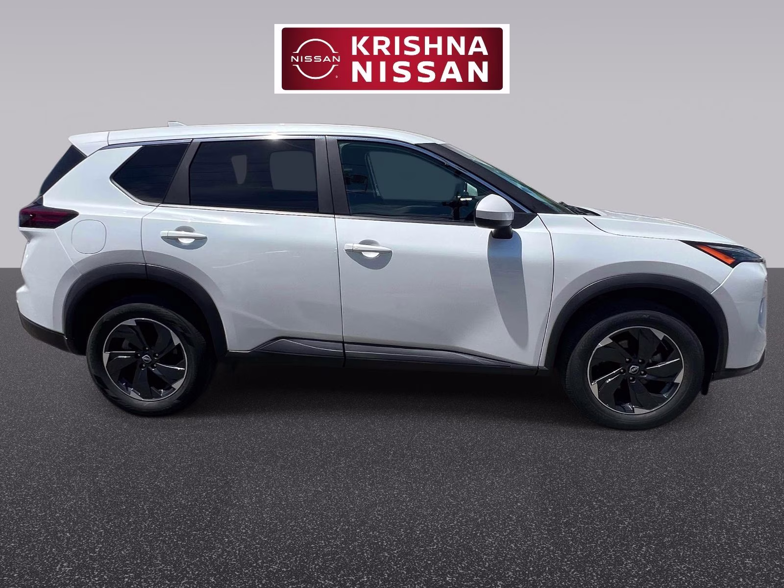 2024 White/off-white Nissan Rogue SV AWD SUV