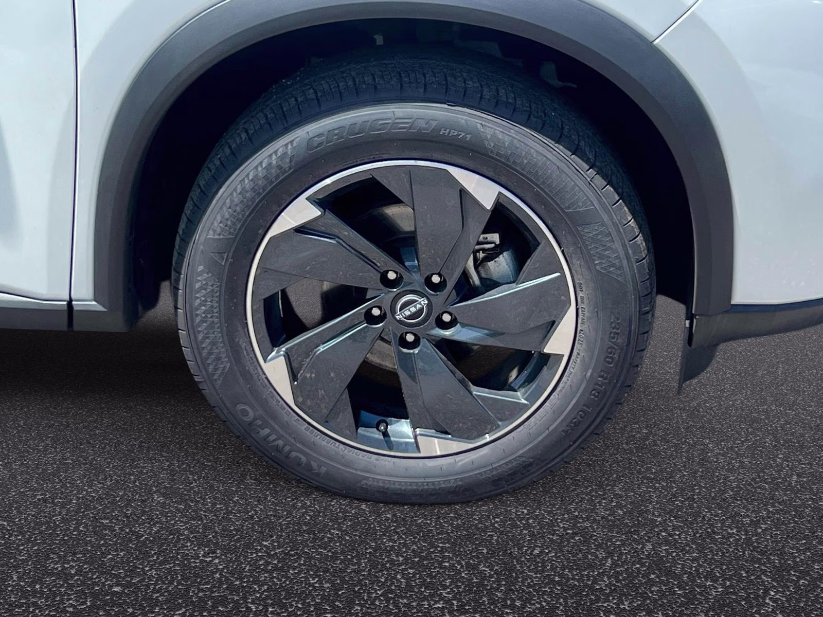 2024 White/off-white Nissan Rogue SV AWD SUV