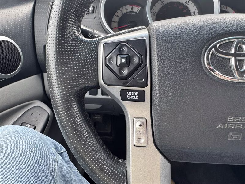 2014 Magnetic Gray Metallic Toyota Tacoma V6 4X4 Truck