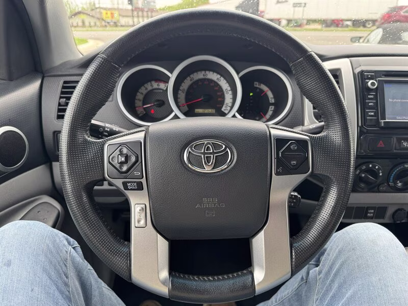 2014 Magnetic Gray Metallic Toyota Tacoma V6 4X4 Truck