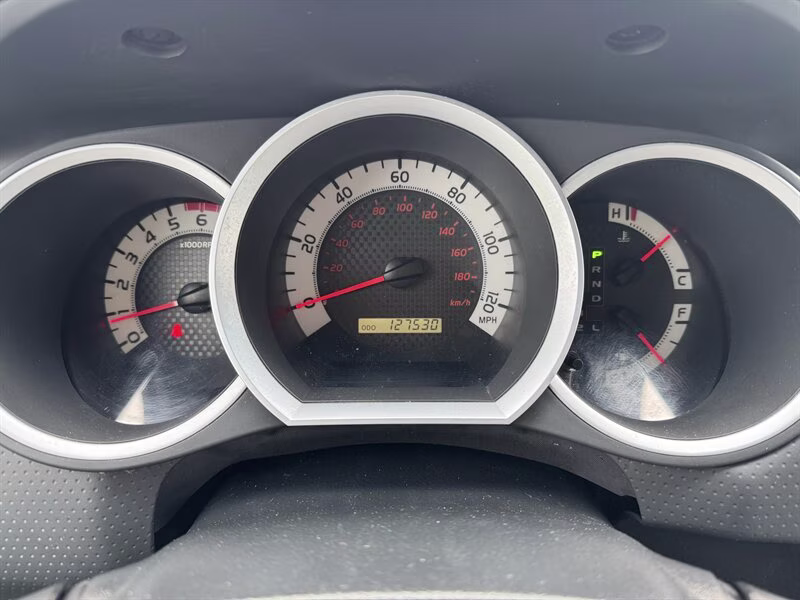 2014 Magnetic Gray Metallic Toyota Tacoma V6 4X4 Truck