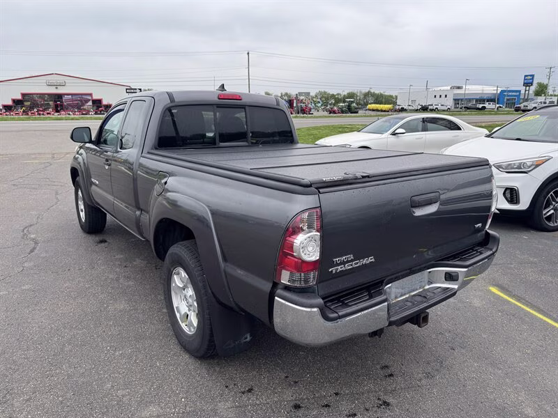 2014 Magnetic Gray Metallic Toyota Tacoma V6 4X4 Truck