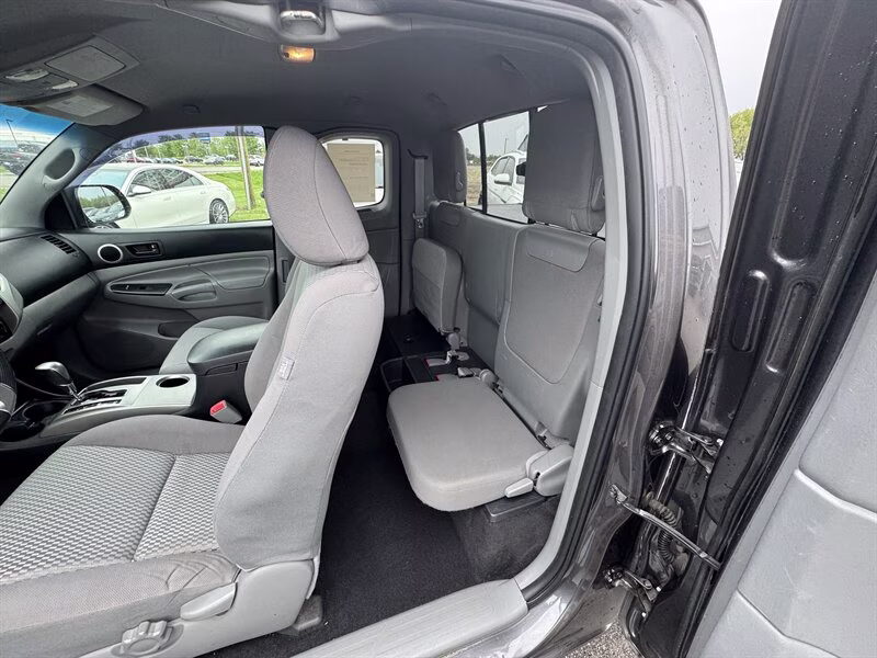 2014 Magnetic Gray Metallic Toyota Tacoma V6 4X4 Truck