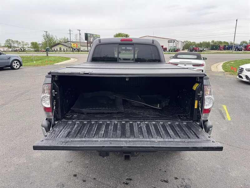 2014 Magnetic Gray Metallic Toyota Tacoma V6 4X4 Truck