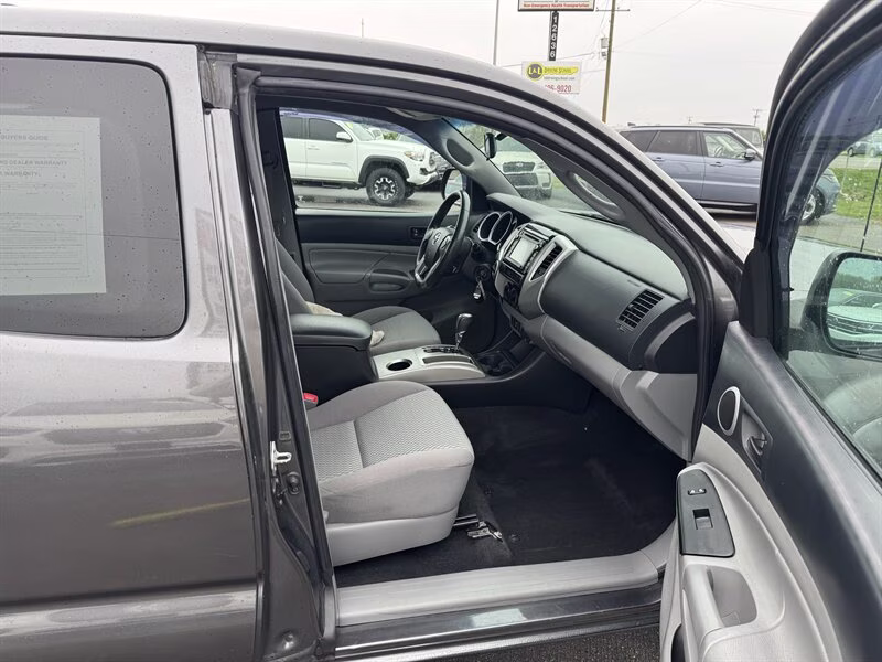 2014 Magnetic Gray Metallic Toyota Tacoma V6 4X4 Truck