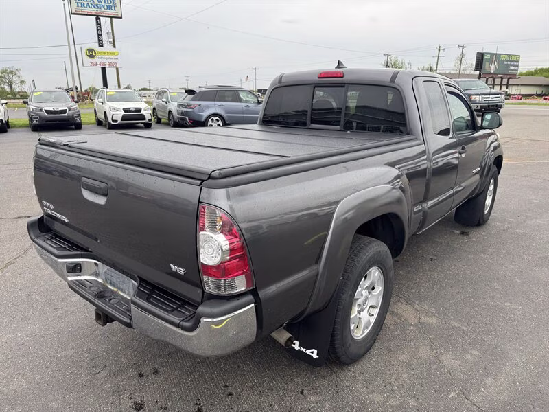 2014 Magnetic Gray Metallic Toyota Tacoma V6 4X4 Truck