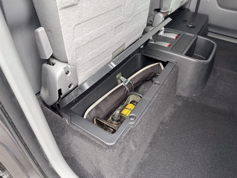 2014 Magnetic Gray Metallic Toyota Tacoma V6 4X4 Truck