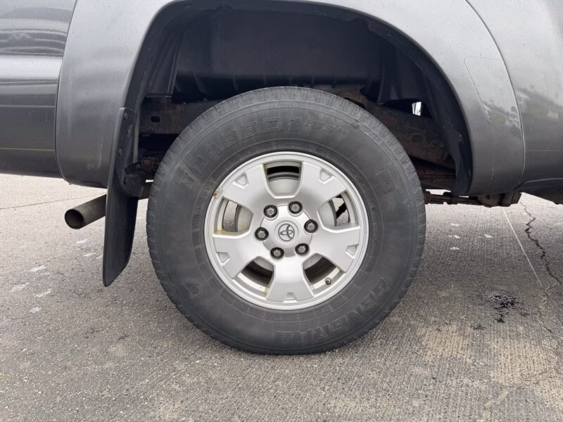 2014 Magnetic Gray Metallic Toyota Tacoma V6 4X4 Truck