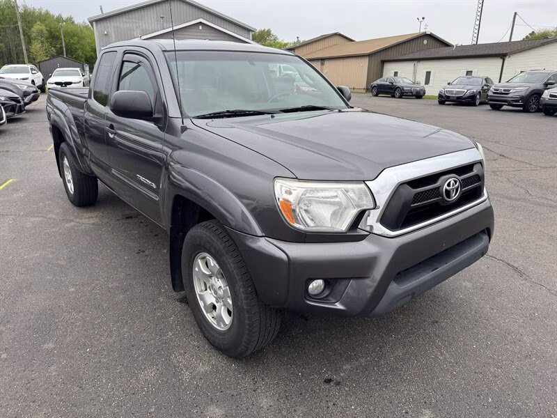 2014 Magnetic Gray Metallic Toyota Tacoma V6 4X4 Truck