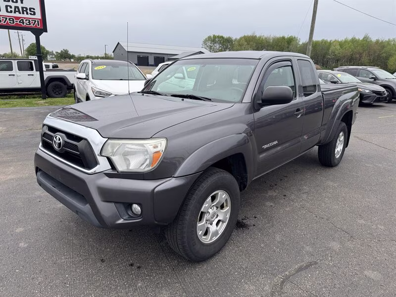2014 Magnetic Gray Metallic Toyota Tacoma V6 4X4 Truck