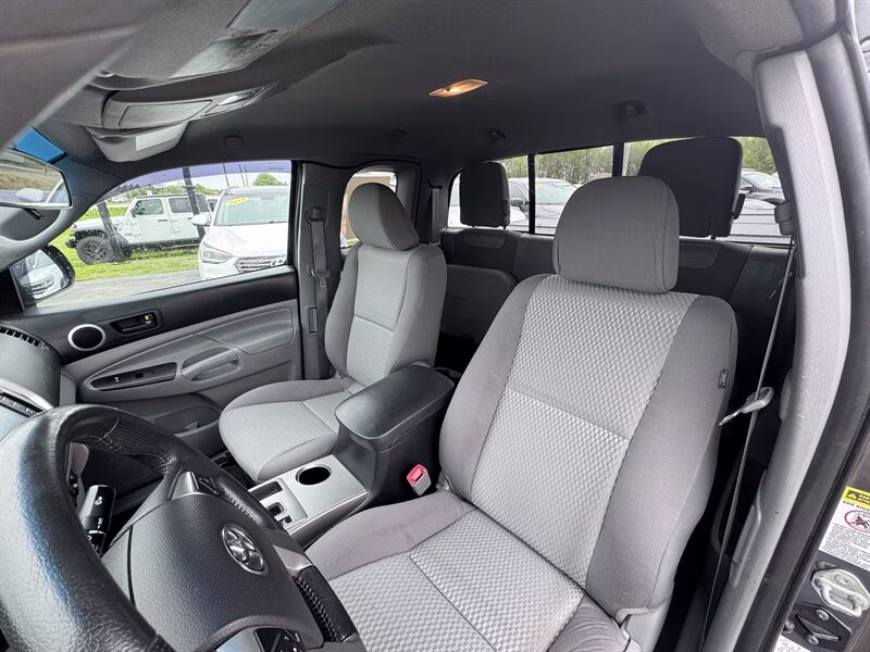 2014 Magnetic Gray Metallic Toyota Tacoma V6 4X4 Truck