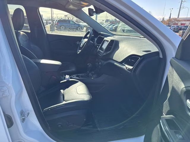 2023 Bright White Clearcoat Jeep Cherokee Altitude 4X4 SUV
