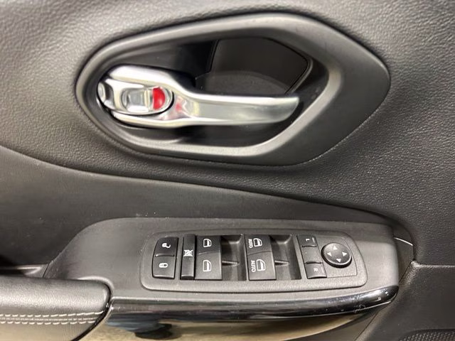 2023 Bright White Clearcoat Jeep Cherokee Altitude 4X4 SUV