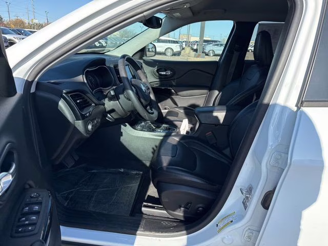 2023 Bright White Clearcoat Jeep Cherokee Altitude 4X4 SUV
