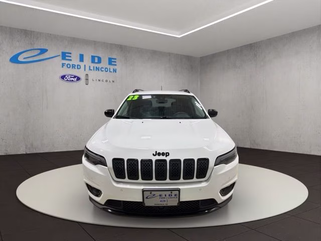 2023 Bright White Clearcoat Jeep Cherokee Altitude 4X4 SUV