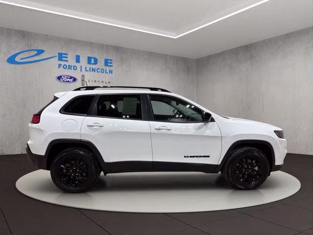 2023 Bright White Clearcoat Jeep Cherokee Altitude 4X4 SUV