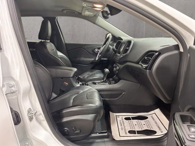 2023 Bright White Clearcoat Jeep Cherokee Altitude 4X4 SUV