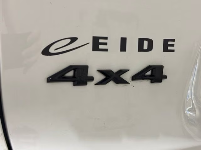 2023 Bright White Clearcoat Jeep Cherokee Altitude 4X4 SUV