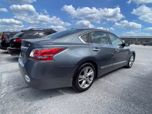2015 Gun Metallic Nissan Altima 2.5 SV FWD Sedan