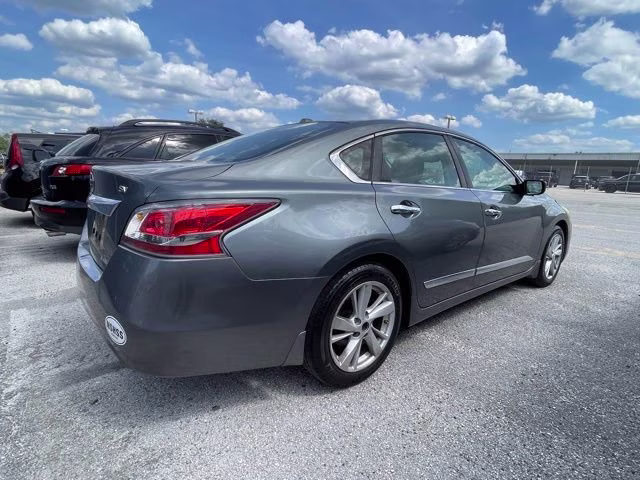 2015 Gun Metallic Nissan Altima 2.5 SV FWD Sedan