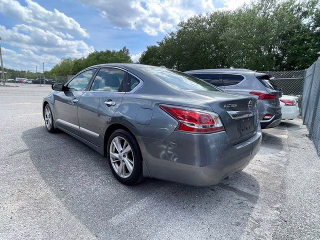 2015 Gun Metallic Nissan Altima 2.5 SV FWD Sedan