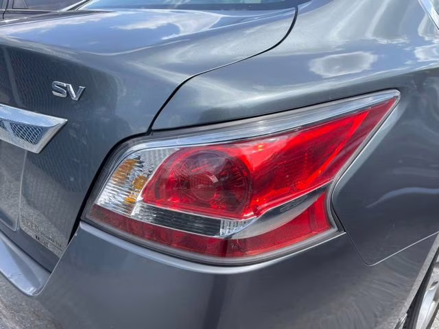 2015 Gun Metallic Nissan Altima 2.5 SV FWD Sedan
