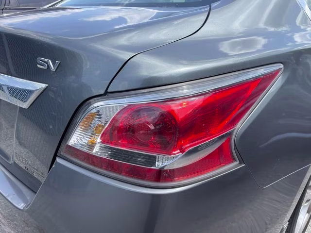 2015 Gun Metallic Nissan Altima 2.5 SV FWD Sedan
