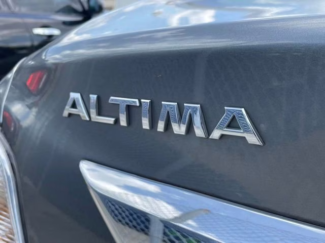 2015 Gun Metallic Nissan Altima 2.5 SV FWD Sedan